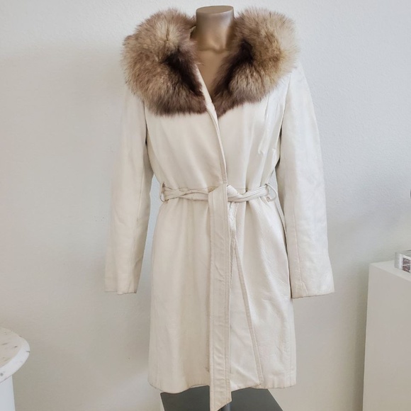 Long leather white coat with genuine fur collar - Picture 3 of 7